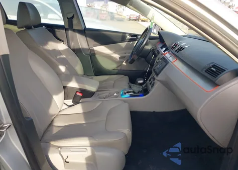 2009 Volkswagen Passat Komfort from USA, damaged, VIN WVWJK73C59P058090